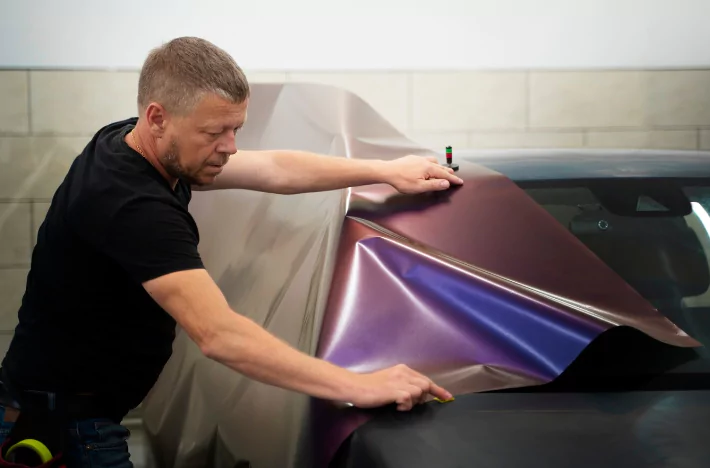 auto-service-salon-doign-car-wrapping-purple2